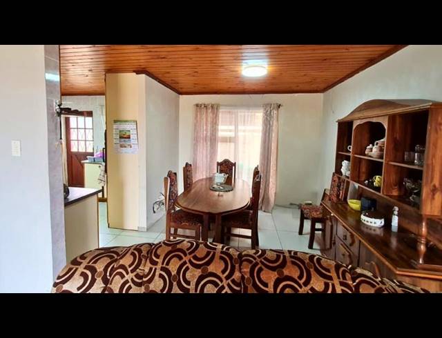 6 BEDROOM HOUSE FOR SALE IN MOSSEL BAY EXT 26